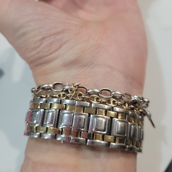 Women watch - Picture 3 of 4